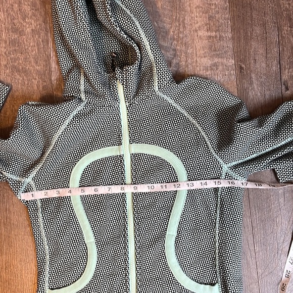 Lululemon Scuba Hoodie Stretch (Lined Hood)
Double Diamond Fresh Teal size 6 - Picture 15 of 16